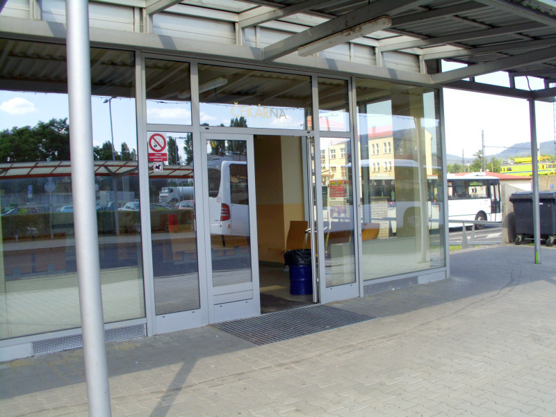 Zastavka Decin autobusove nadrazi cekarna.jpg