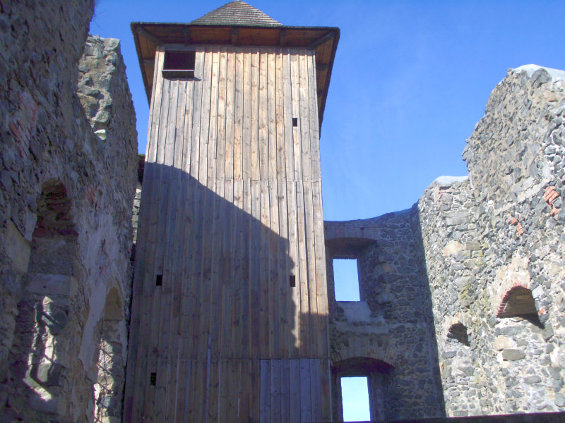 Hrad Kamenice vez.jpg