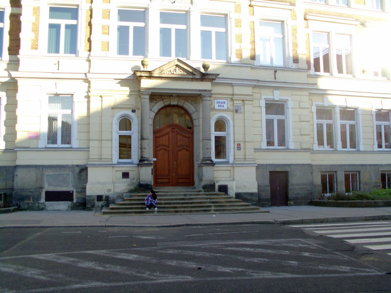 ZS Decin Komenskeho namesti.jpg