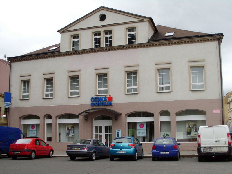 Ceska sporitelna Decin Husovo namesti.jpg