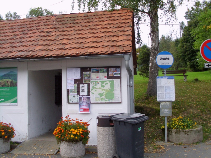 Soubor:Zastavka Jetrichovice hostinec cekarna.jpg