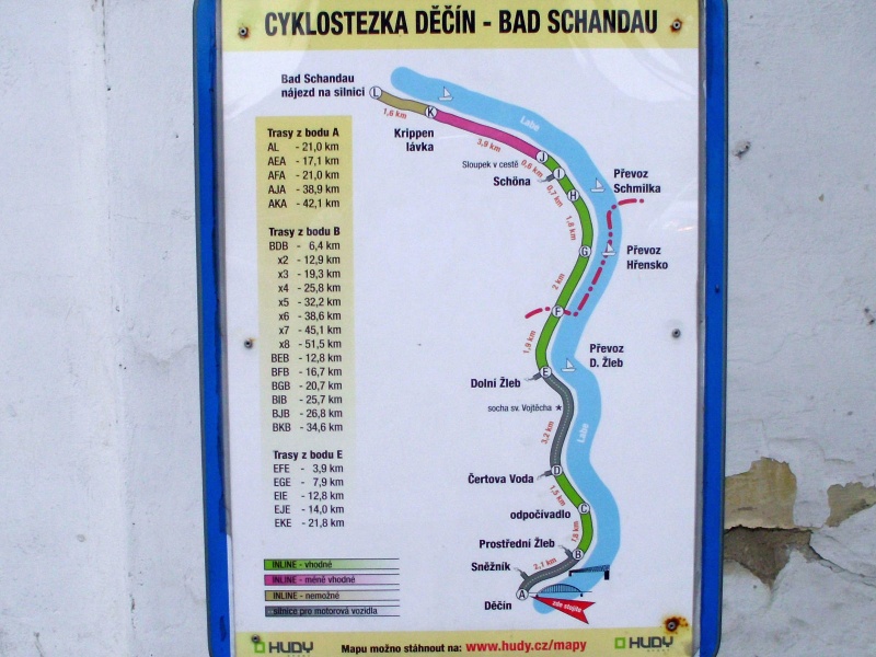 Rozcestnik Decin Tyrsuv most cyklostezka.jpg