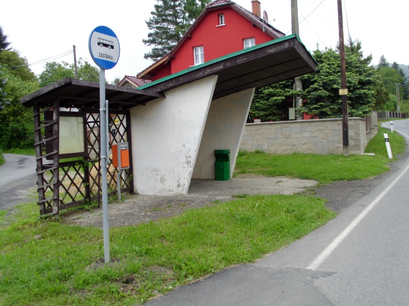Soubor:Kunratice zastavka autobusu 416.jpg