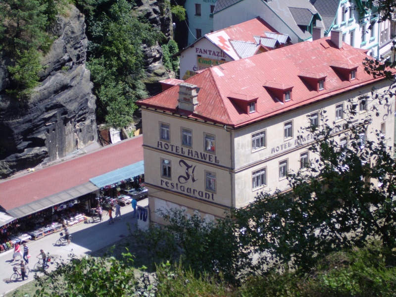 Soubor:Hrensko centrum obchody a hotely.jpg